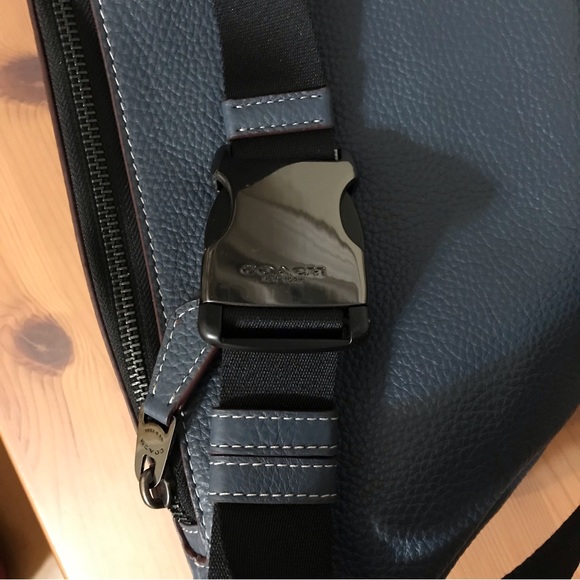 🐶 Coach X Peanuts Warren Belt Bag With Snoopy Christmas Motif - Picture 10 of 10